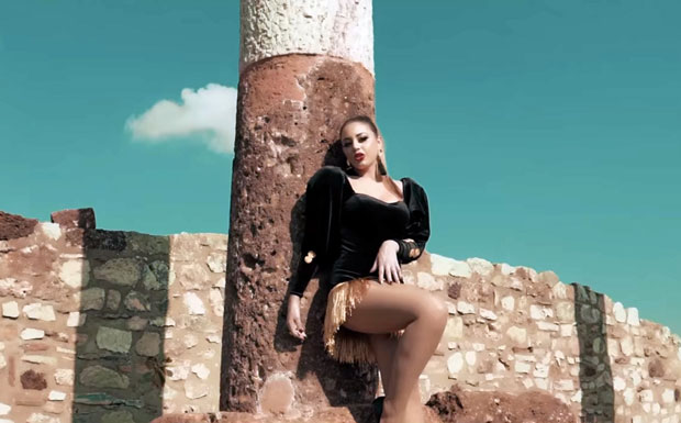 Оставите наше светиње на миру: Срби огорчени после снимања спота разголићене Аљбане на рушевинама српске цркве